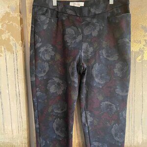 Black tight pants with sutil burgundy and blue print